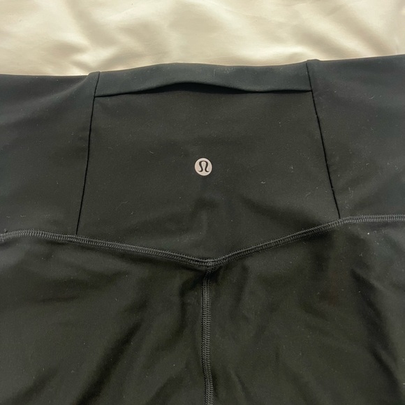 Size 8 lululemon leggings - Picture 3 of 3